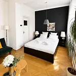 Apartment Cismigiu Park View